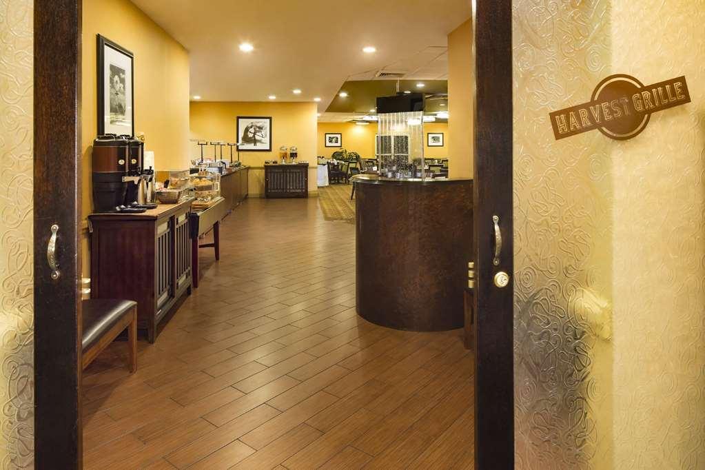 Doubletree By Hilton Hotel Raleigh - Brownstone - University レストラン 写真