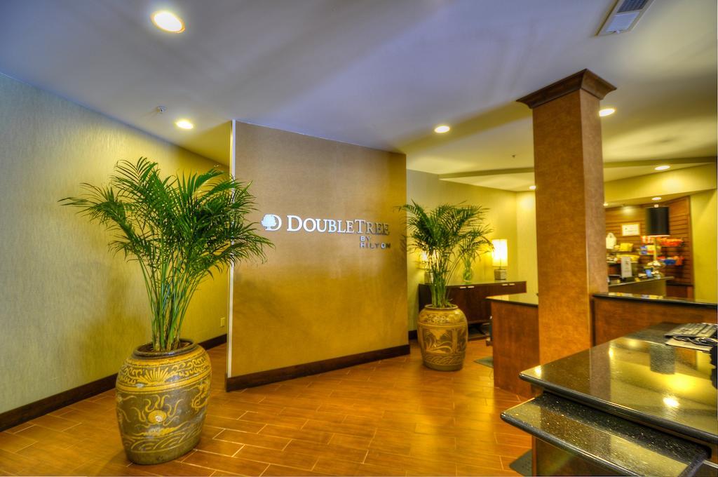 Doubletree By Hilton Hotel Raleigh - Brownstone - University エクステリア 写真