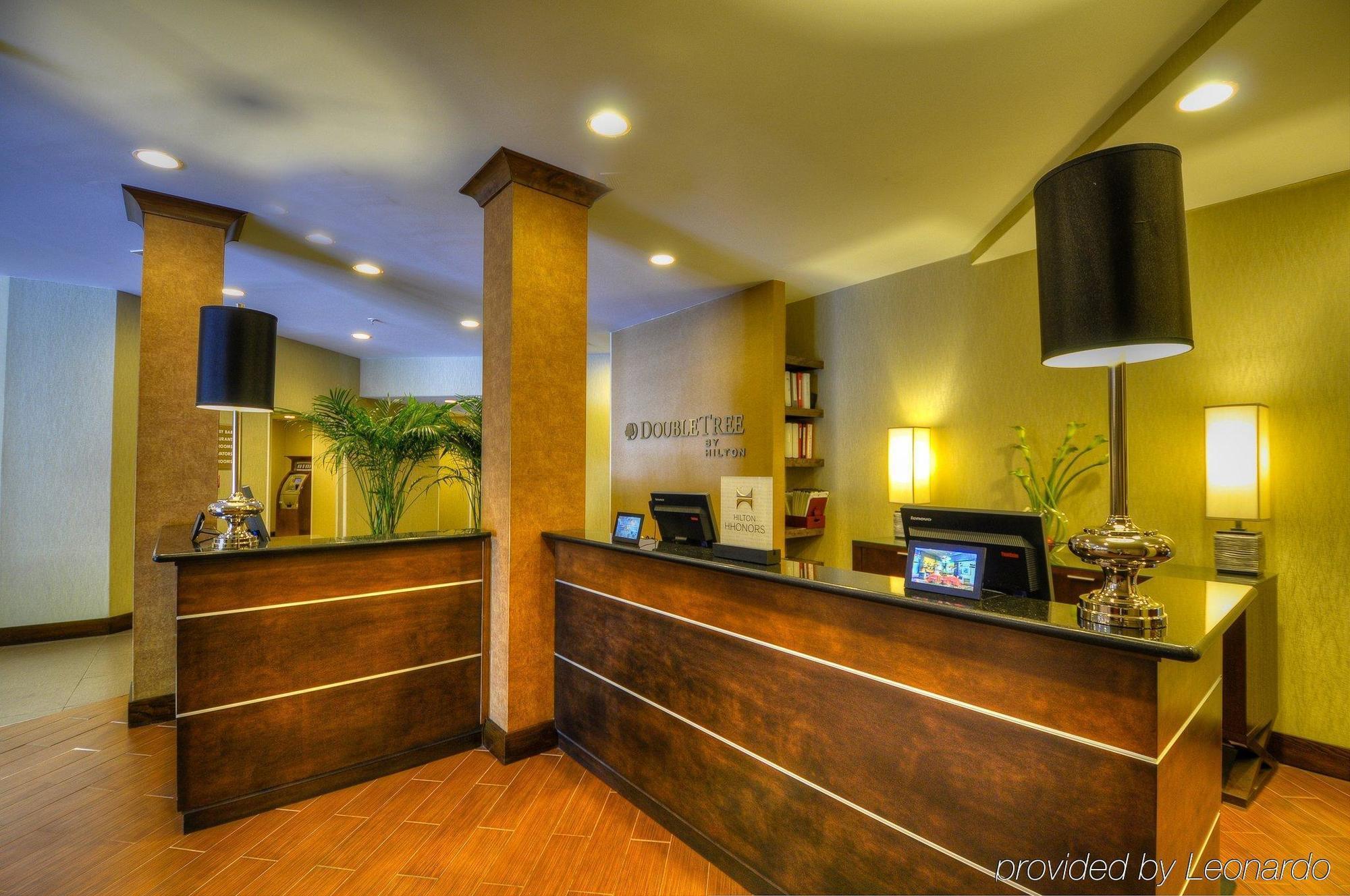 Doubletree By Hilton Hotel Raleigh - Brownstone - University エクステリア 写真