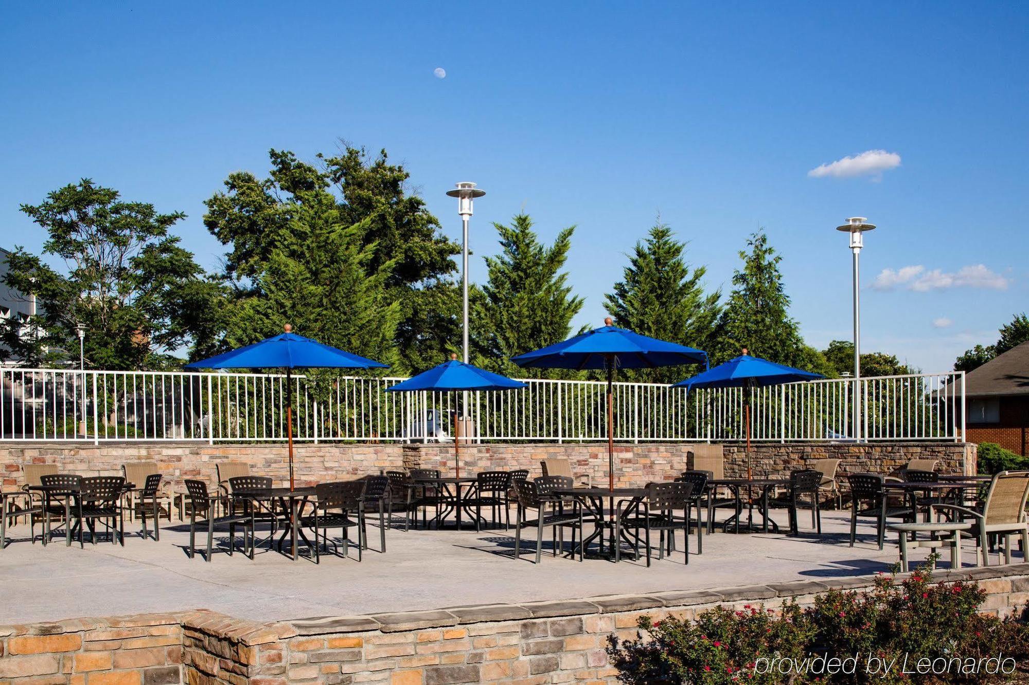 Doubletree By Hilton Hotel Raleigh - Brownstone - University エクステリア 写真