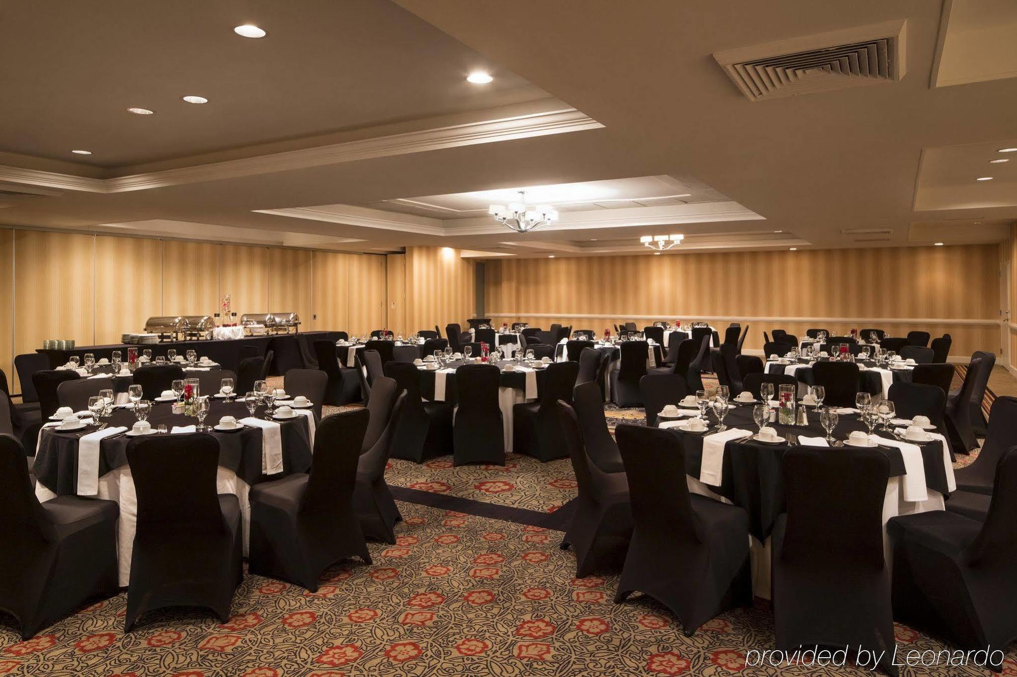 Doubletree By Hilton Hotel Raleigh - Brownstone - University エクステリア 写真